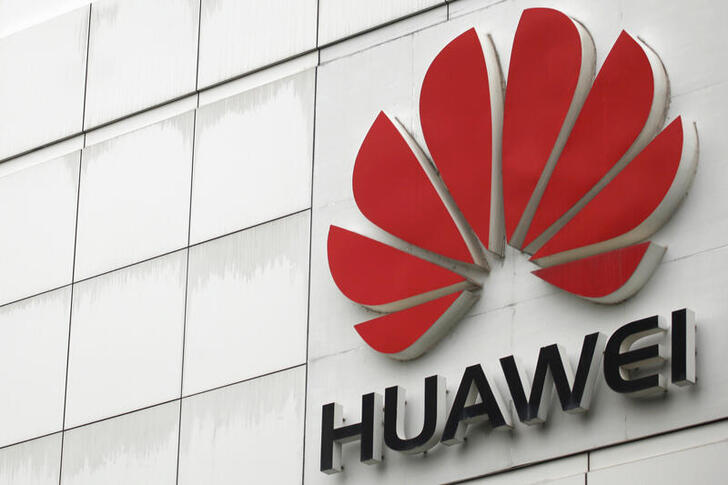 FILE PHOTO: The logo of the Huawei Technologies Co. Ltd. is seen outside its headquarters in Shenzhen, Guangdong province, April 17, 2012. . REUTERS/Tyrone Siu/File Photo