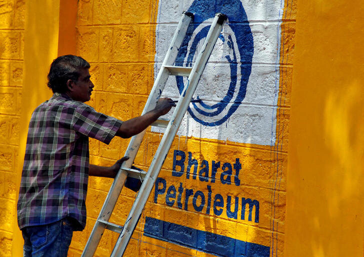 FILE PHOTO: A man paints the logo of oil refiner Bharat Petroleum Corp (BPCL) on a wall on the outskirts of Kochi, India, November 21, 2019. REUTERS/Sivaram V/File Photo