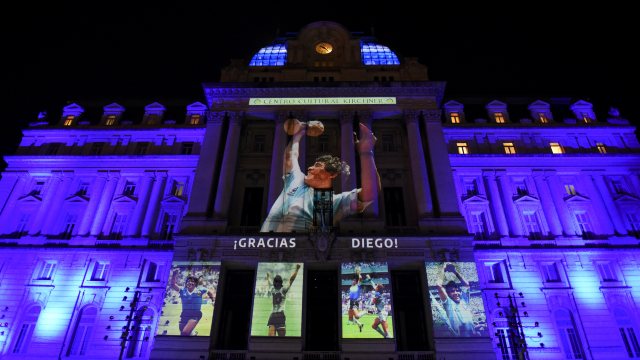 Argentines bid final farewell to Maradona as national mourning begins