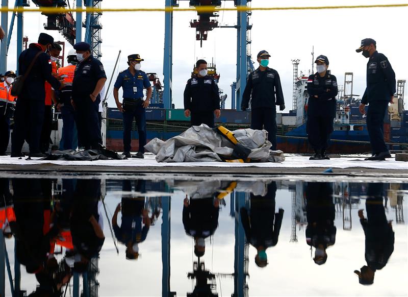 Indonesian rescue members carry what is believed to be the remains of the Sriwijaya Air plane flight SJ182 which crashed into the sea, at Jakarta International Container Terminal port in Jakarta, Indonesia, January 10, 2021. REUTERS/Ajeng Dinar Ulfiana - RC2P4L9OVX74