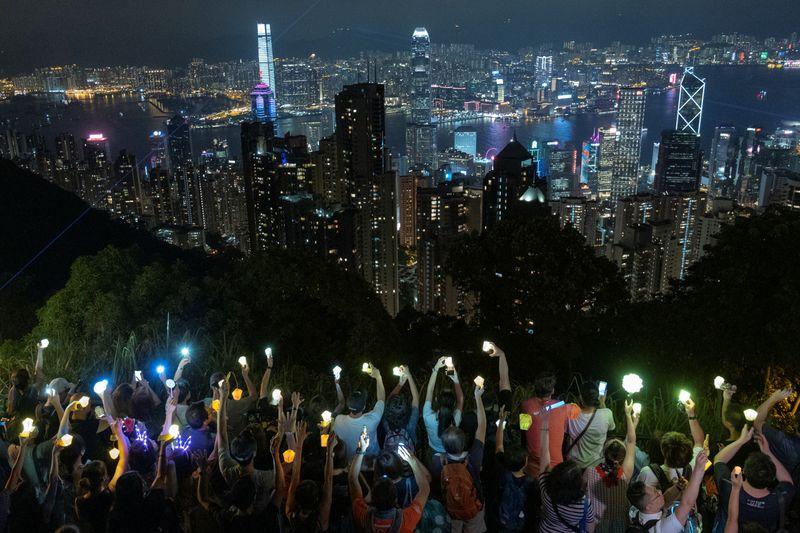 Anti-extradition bill protesters hold lights while forming a human chain during a rally to call for political reforms in Hong Kong, China, September 13, 2019. Picture taken on September 13, 2019. REUTERS/Tyrone Siu - RC2H5E9FLT3E
