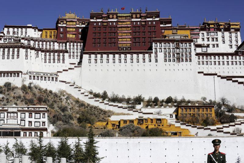 A paramilitary policeman stands guard in front of the Potala Palace in Lhasa, Tibet Autonomous Region, China November 17, 2015. The Potala Palace, once the seat of Tibetan government and traditional residence of Dalai Lama, is a 13-storey palace with more than 1000 rooms. More than 1,300 years old, the palace is more than 3,700 meters above sea level and is a UNESCO World Heritage site. REUTERS/Damir Sagolj