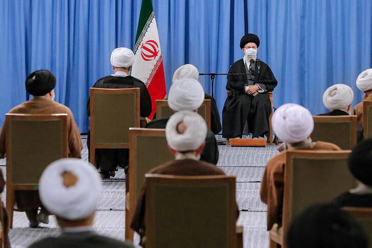 Iran's Supreme Leader Ayatollah Ali Khamenei meets members of the Assembly of Experts in Tehran, Iran February 22, 2021. Official Khamenei Website/Handout via REUTERS ATTENTION EDITORS - THIS IMAGE WAS PROVIDED BY A THIRD PARTY. NO RESALES. NO ARCHIVES.