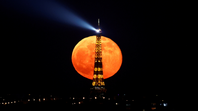 Photo Gallery: Supermoon 2021