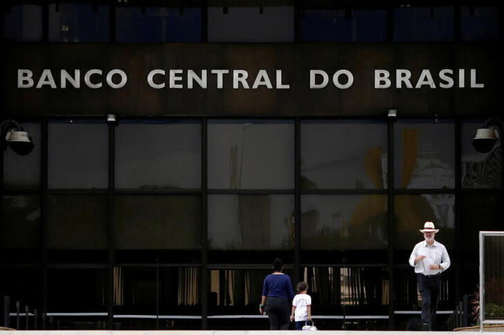 FILE PHOTO: The central bank headquarters building is seen in Brasilia, Brazil May 16, 2017. REUTERS/Ueslei Marcelino/File Photo