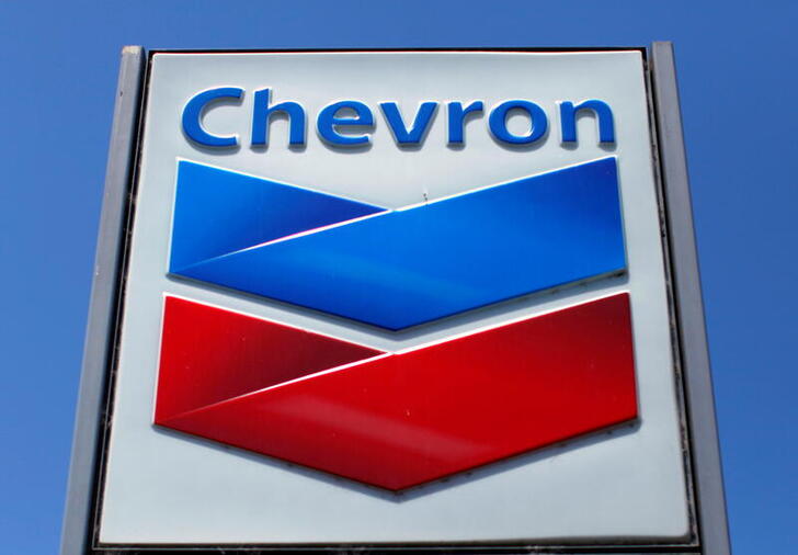 FILE PHOTO: A Chevron gas station sign is seen in Del Mar, California, April 25, 2013. Chevron will report earnings on April 26. REUTERS/Mike Blake/File Photo