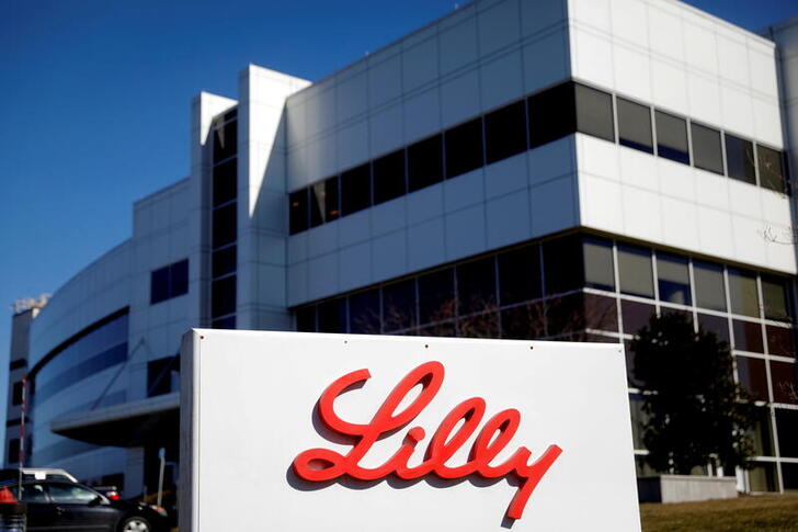 FILE PHOTO: FILE PHOTO: FILE PHOTO: An Eli Lilly and Company pharmaceutical manufacturing plant is pictured at 50 ImClone Drive in Branchburg, New Jersey, March 5, 2021.  REUTERS/Mike Segar/File Photo/File Photo/File Photo