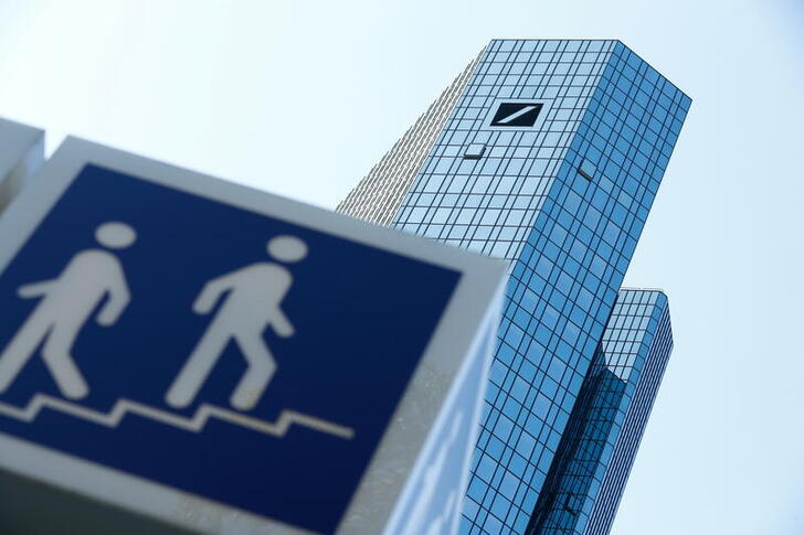 FILE PHOTO: The headquarters of Germany's Deutsche Bank are pictured in Frankfurt, Germany, September 21, 2020. REUTERS/Ralph Orlowski/File Photo