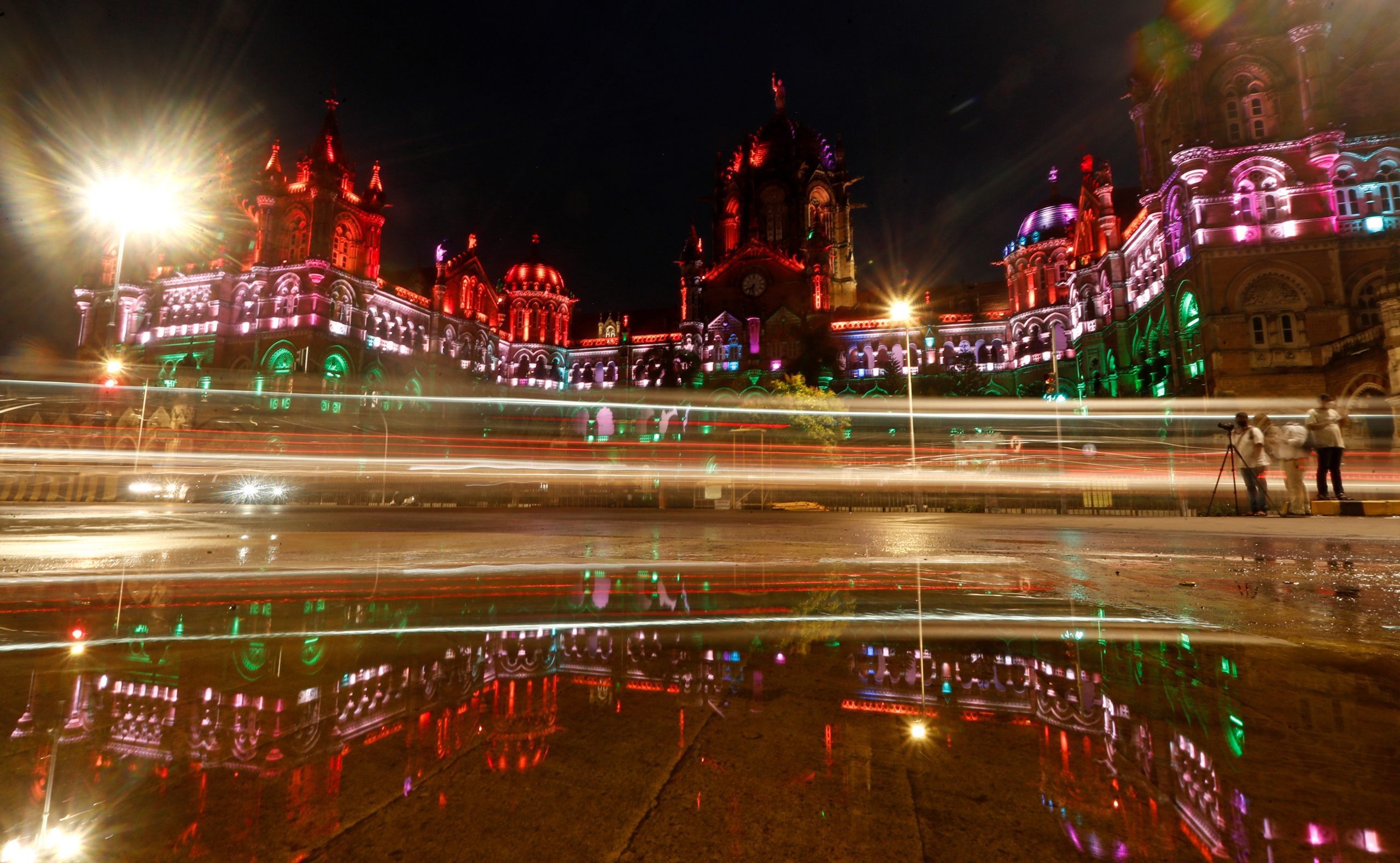 Traffic moves in front of the Chhatrapati Shivaji Maharaj Terminus (CSMT) building as it is illuminated in the colours of India's national flag during Independence Day celebrations in Mumbai, India, August 15, 2020. Picture taken with a long exposure. REUTERS/Francis Mascarenhas     TPX IMAGES OF THE DAY - RC2GEI9ZUT6M