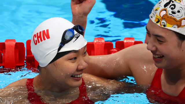 Olympics-Swimming-China smash expectations, world record to win relay gold