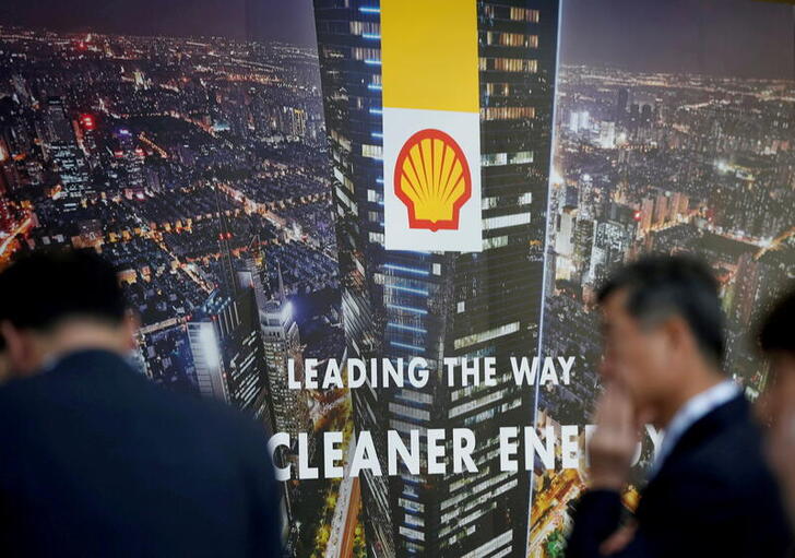 FILE PHOTO: A logo of Royal Dutch Shell is seen at Gastech,, in Chiba, Japan, April 4, 2017.    REUTERS/Toru Hanai/File Photo