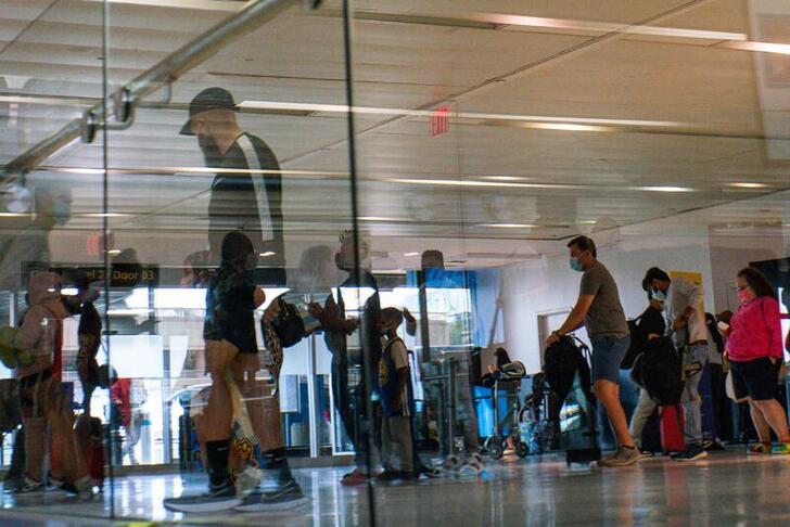 People traveling ahead of the July 4th holiday are seen at the Newark Liberty International Airport, in Newark, New Jersey, U.S., July 2, 2021.  REUTERS/Eduardo Munoz