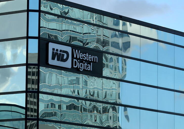 FILE PHOTO: A Western Digital office building is shown in Irvine, California, U.S., January 24, 2017.   REUTERS/Mike Blake/File Photo