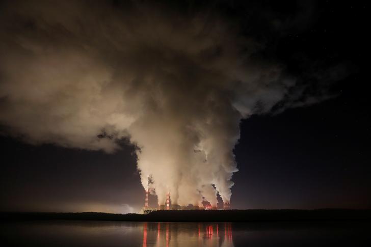 Smoke and steam billows from Belchatow Power Station, Europe's largest coal-fired power plant operated by PGE Group, at night near Belchatow, Poland December 5, 2018. Picture taken December 5, 2018. REUTERS/Kacper Pempel