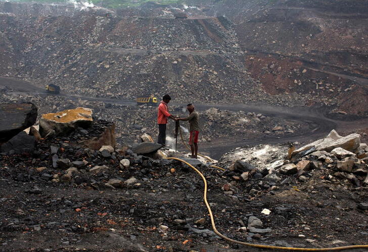 FILE PHOTO: Workers drill at an open cast coal field at Dhanbad district in the eastern Indian state of Jharkhand September 18, 2012. REUTERS/Ahmad Masood/File Photo