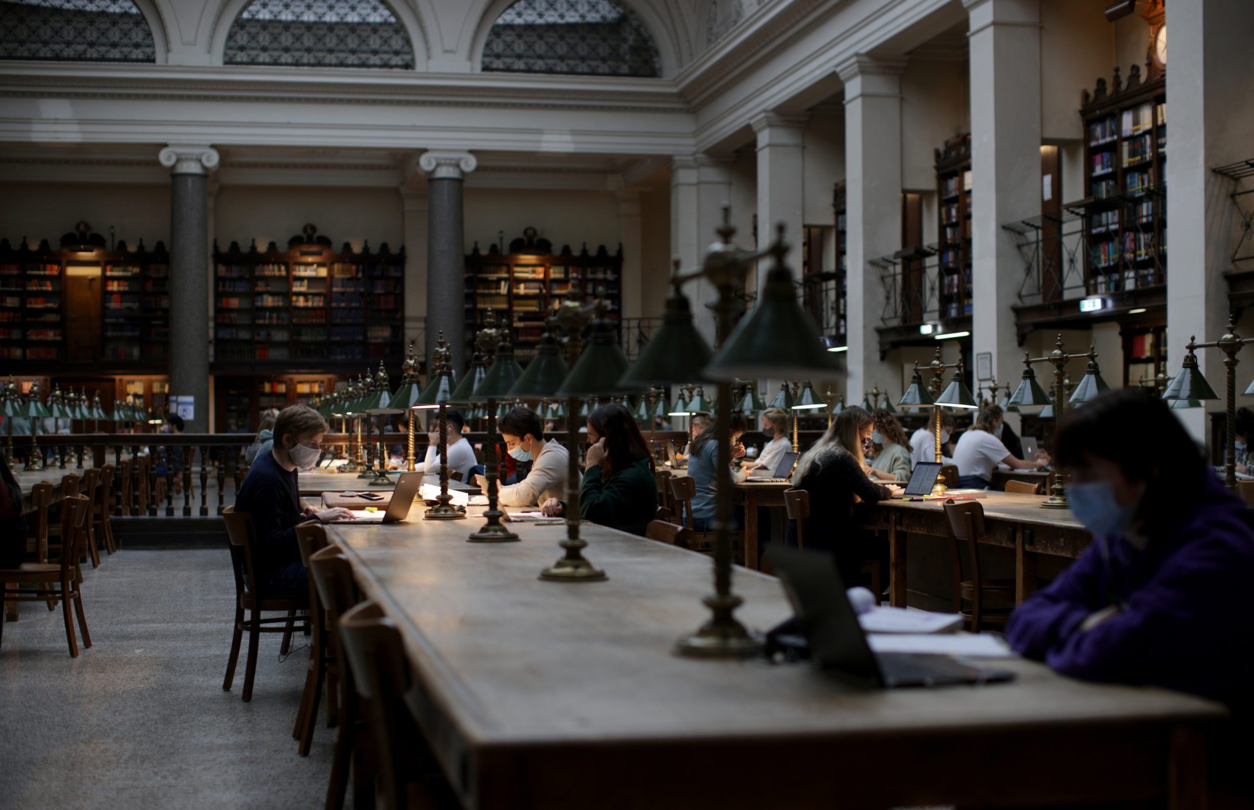 Students wearing face masks keep social distance as they study at the large reading room of Vienna University Library amid the coronavirus disease (COVID-19) outbreak, in Vienna, Austria, October 21, 2020. REUTERS/Lisi Niesner - RC2ZMJ9UD5B1