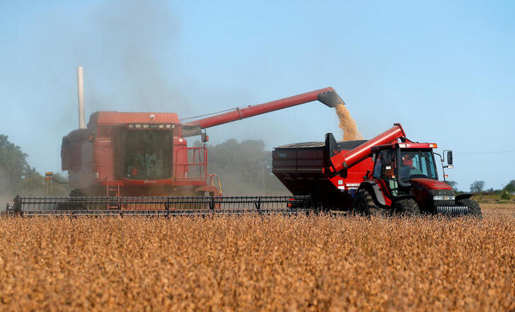A combine harvester is used to harvest soybeans on a farmland in Chivilcoy, on the outskirts of Buenos Aires, Argentina April 8, 2020. Picture taken April 8, 2020. REUTERS/Agustin Marcarian