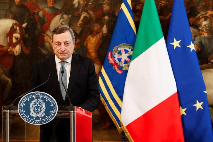 FILE PHOTO: Italian Prime Minister Mario Draghi makes a statement on the Ukraine crisis in Rome, Italy, February 24, 2022. Remo Casilli/REUTERS/Pool/File Photo