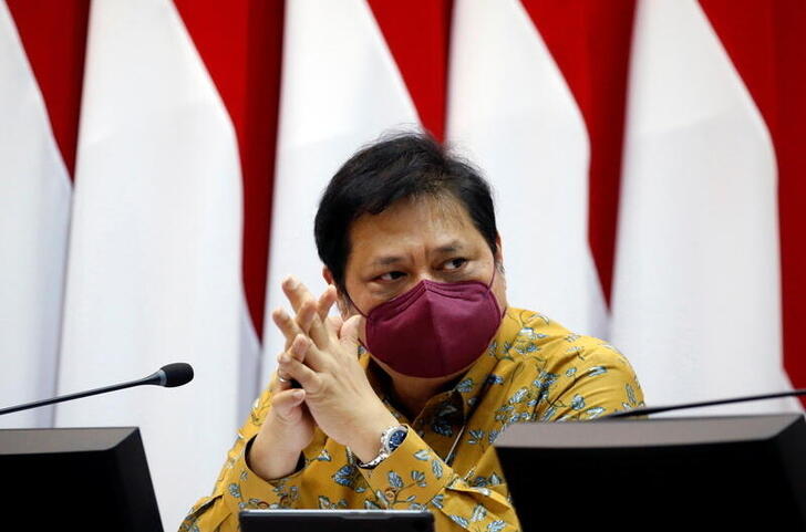 Airlangga Hartarto, Indonesia's Coordinating Minister for Economic Affairs, wearing a protective mask reacts during an interview with Reuters at the Presidential Palace in Jakarta, Indonesia, November 13, 2020. REUTERS/Willy Kurniawan