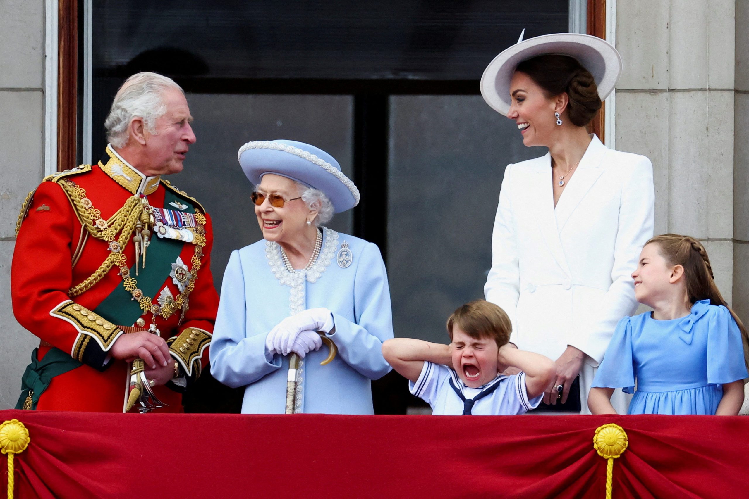 Britain's Queen Elizabeth, Prince Charles and Catherine, Duchess of Cambridge, along with Princess Charlotte and Prince Louis appear on the balcony of Buckingham Palace as part of Trooping the Colour parade during the Queen's Platinum Jubilee celebrations in London, Britain, June 2, 2022.        REUTERS/Hannah McKay/File Photo        TPX IMAGES OF THE DAY        SEARCH 