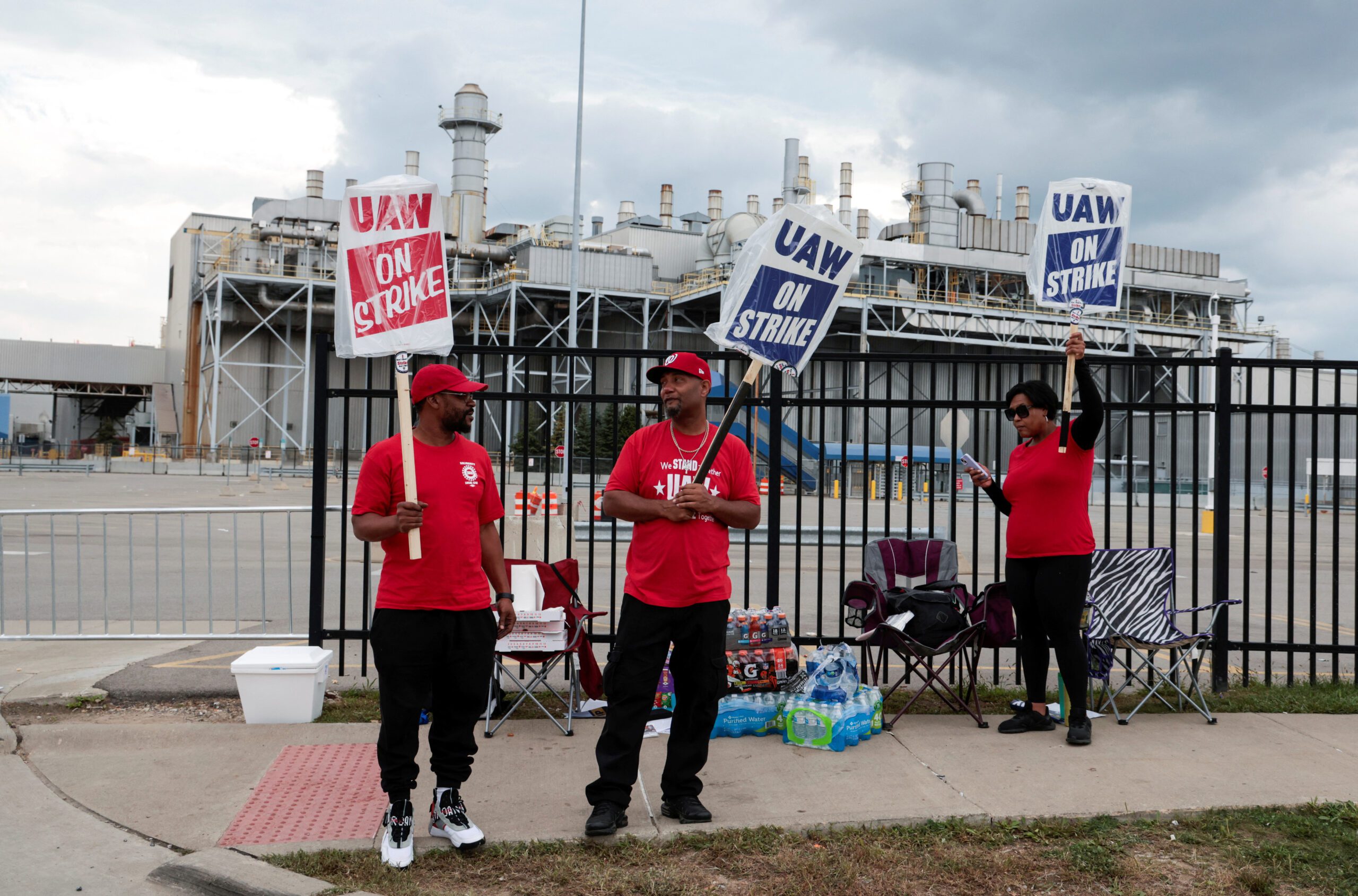Striking United Auto Workers members hold strike signs outside the Ford Motor Michigan Assembly Plant in Wayne, Michigan U.S., September 17, 2023.  REUTERS/Rebecca Cook