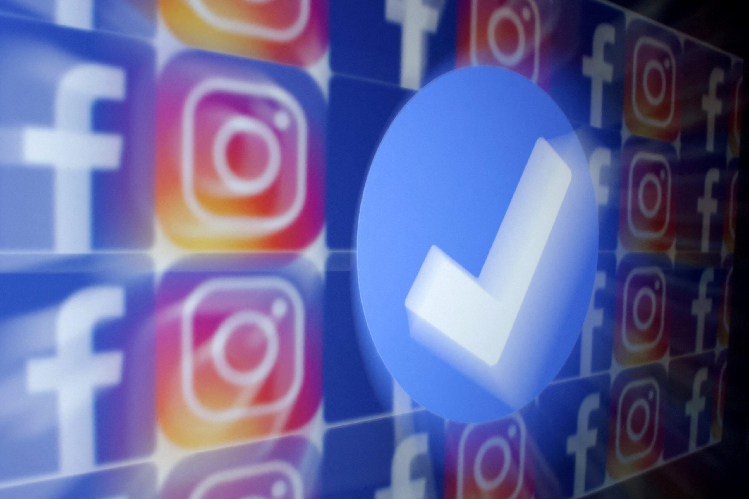 FILE PHOTO: A blue verification badge and the logos of Facebook and Instagram are seen in this picture illustration taken January 19, 2023. REUTERS/Dado Ruvic/Illustration/File Photo