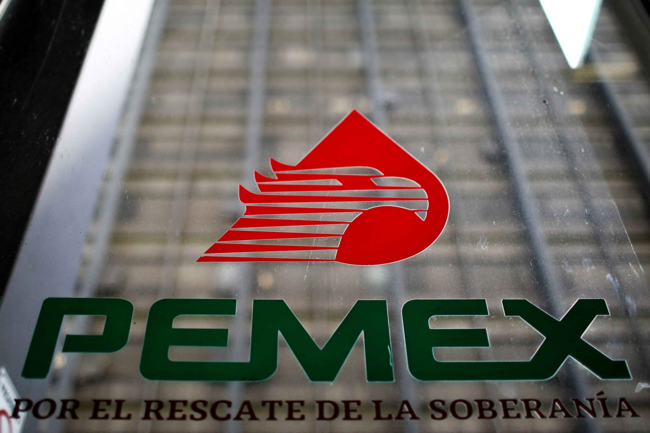 Mexico’s Pemex put off repairs despite vast methane leaks: documents and source 